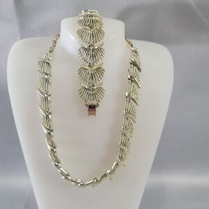 Vintage Coro Pegasus Necklace Bracelet Set Light Gold Tone Textured Fan‎ Link